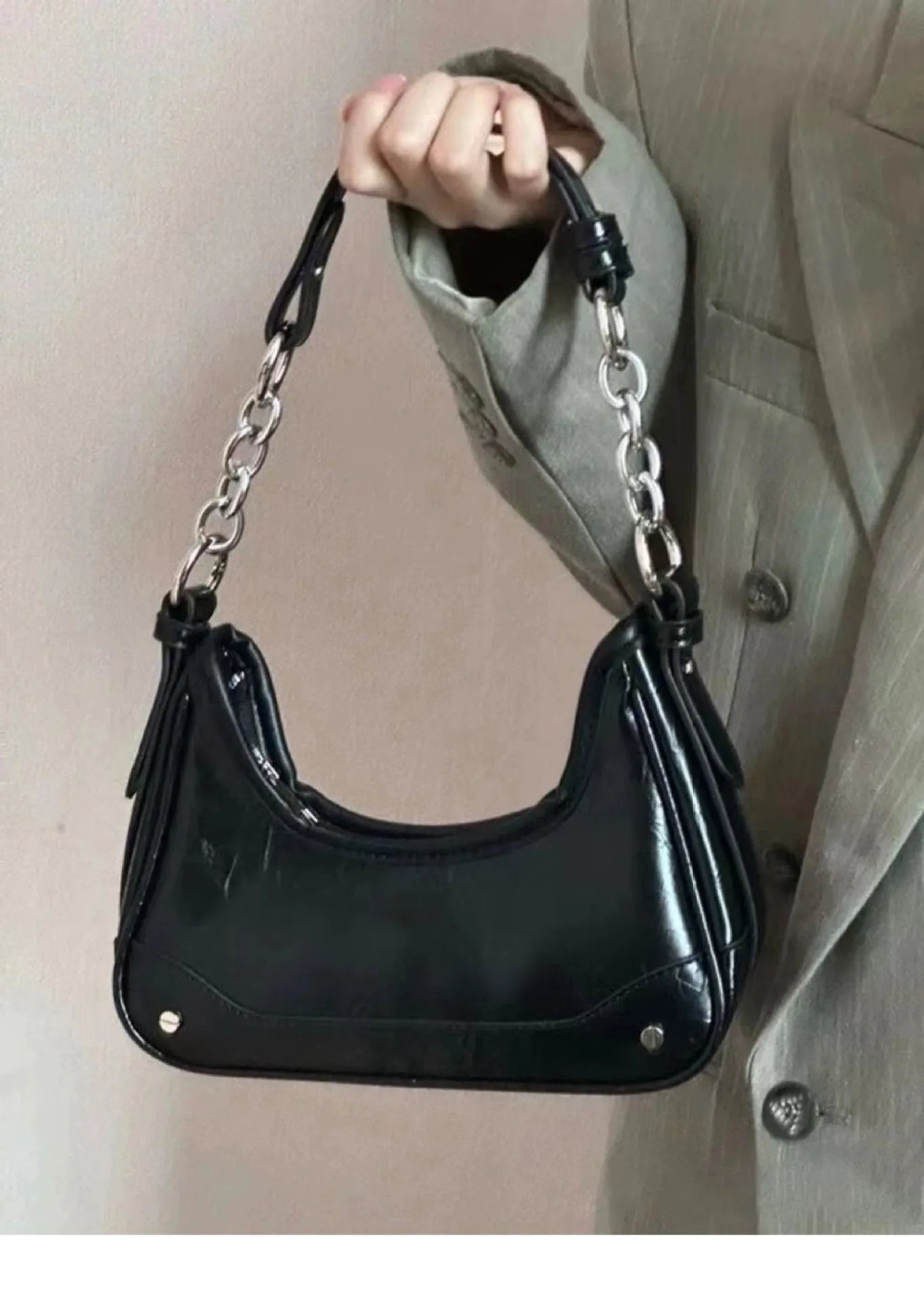 Bolso Bandolera Chain color Negro y plateado.