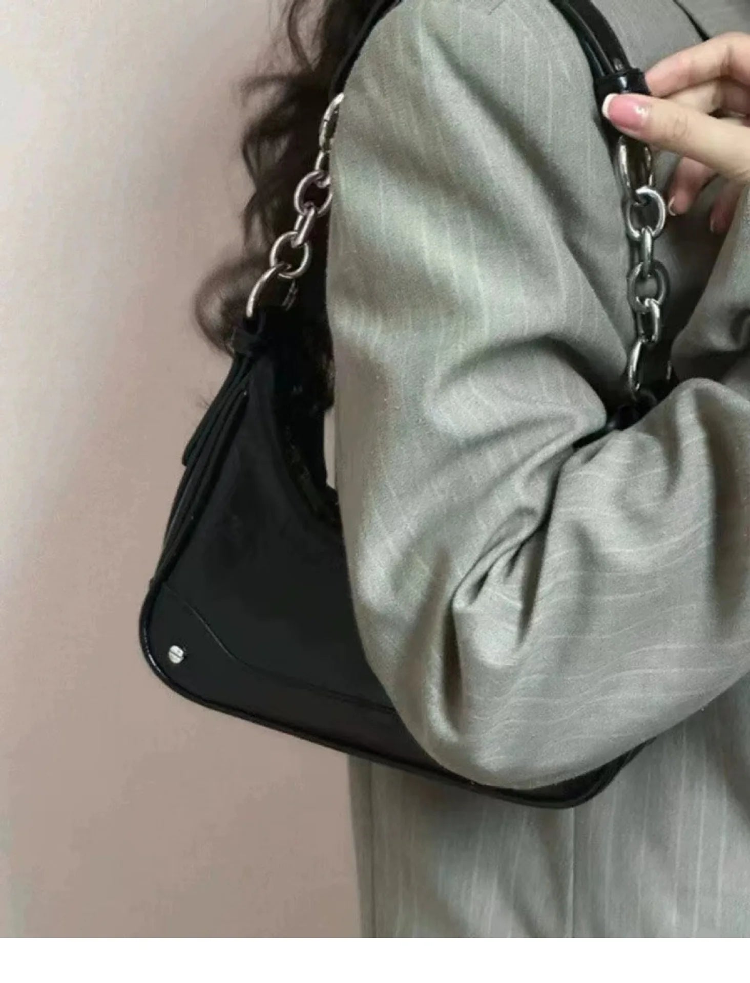 Bolso Bandolera Chain color Negro y plateado.