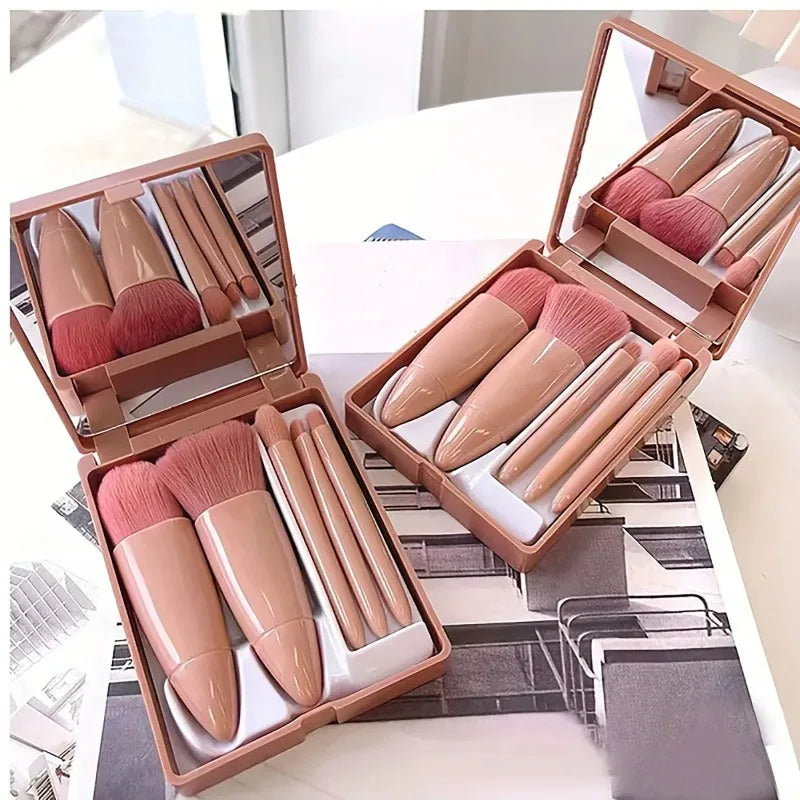 Título:
Set de Brochas de Maquillaje Portátil 5 Piezas con Espejo – Kit de Viaje Plegable
